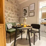 Superior 1 Bedroom Gabriela Next To Buza