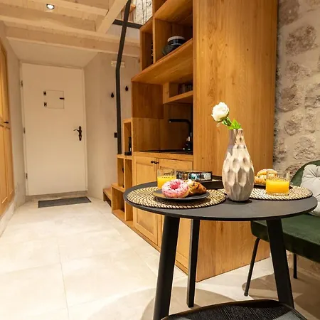 Superior 1 Bedroom Gabriela Next To Buza Apartment *