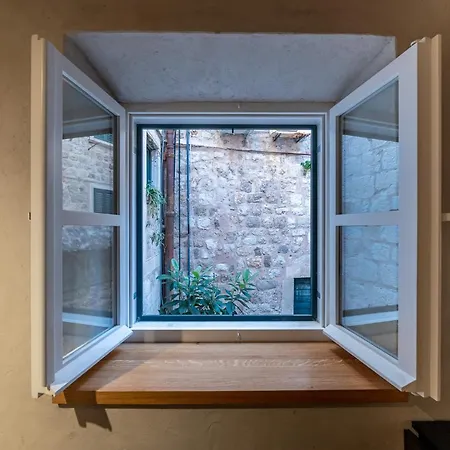 Superior 1 Bedroom Gabriela Next To Buza