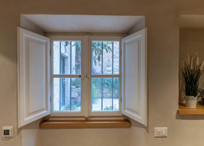 Superior 1 Bedroom Gabriela Next To Buza شقة *