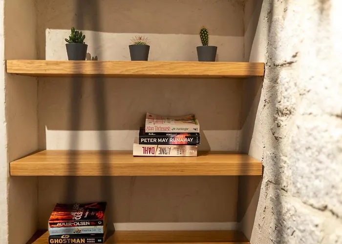 Superior 1 Bedroom Gabriela Next To Buza شقة *