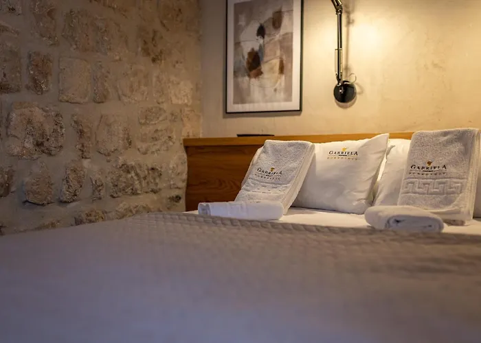 Superior 1 Bedroom Gabriela Next To Buza 아파트 두브로브니크