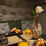 Superior 1 Bedroom Gabriela Next To Buza Daire