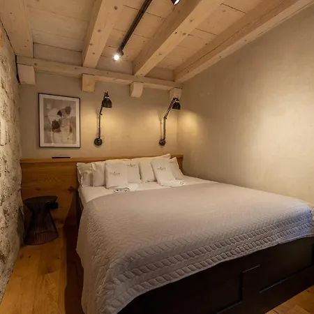 Superior 1 Bedroom Gabriela Next To Buza Ragusa